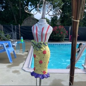 TWO’S COMPANY Shannon McGraw Jewelry Chain Holder